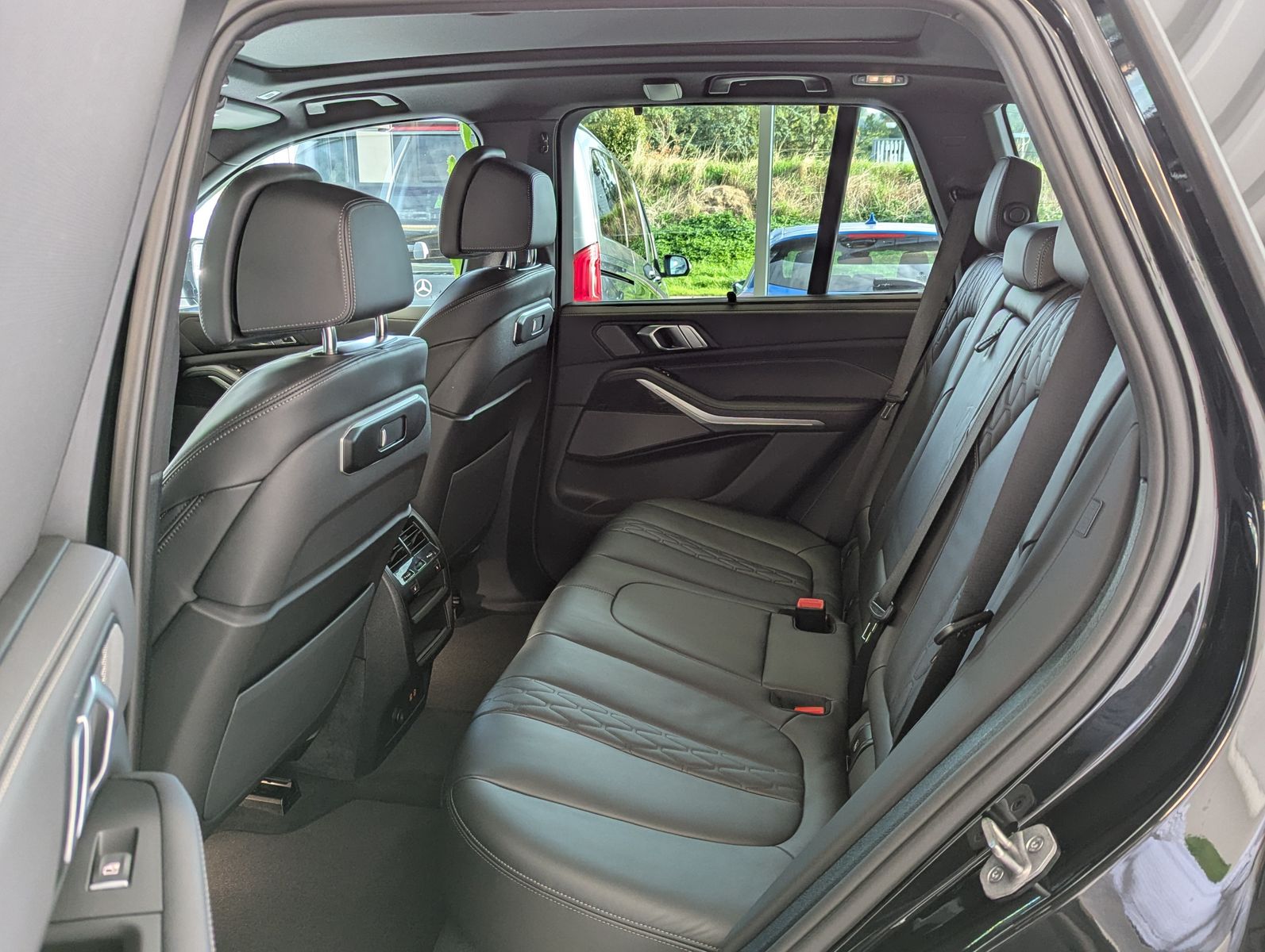 Fahrzeugabbildung BMW X5 40 d xD M-Sport Innov. Travel Merino AHK 21"