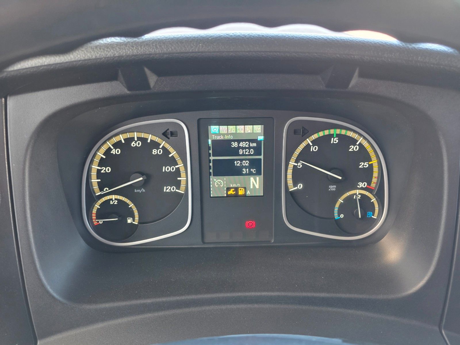 Fahrzeugabbildung Mercedes-Benz Atego 824 L Bär LBW 1.000kg AHK Klima 3 Sitze