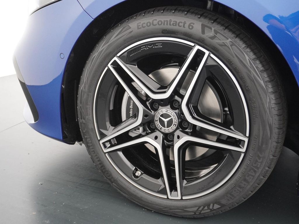 Mercedes-Benz A 180 Star Edition AMG Line | Panorama - Schiebe