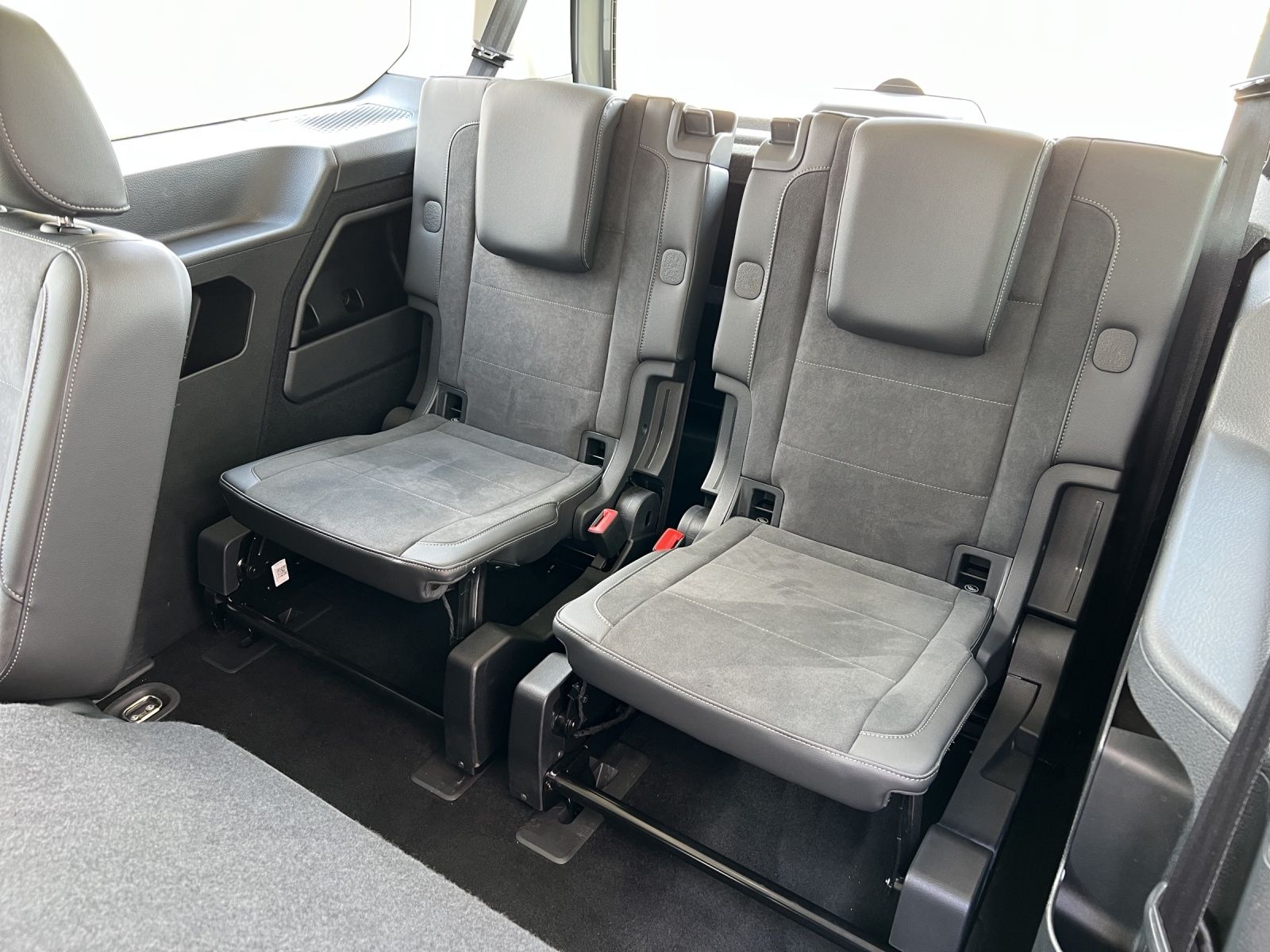 Fahrzeugabbildung Volkswagen Caddy Maxi TSI Style Maxi LED AHK STH NAVI