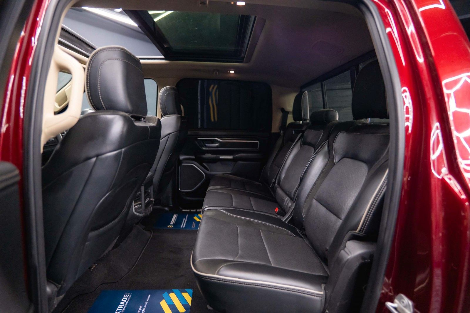 Fahrzeugabbildung Dodge RAM 5.7 V8 HEMI 4x4 NIGHT LARAMIE *Unfallfrei*