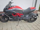 Ducati Diavel Red Carbon mit viel Extras - DUCATI 2011 DIAVEL