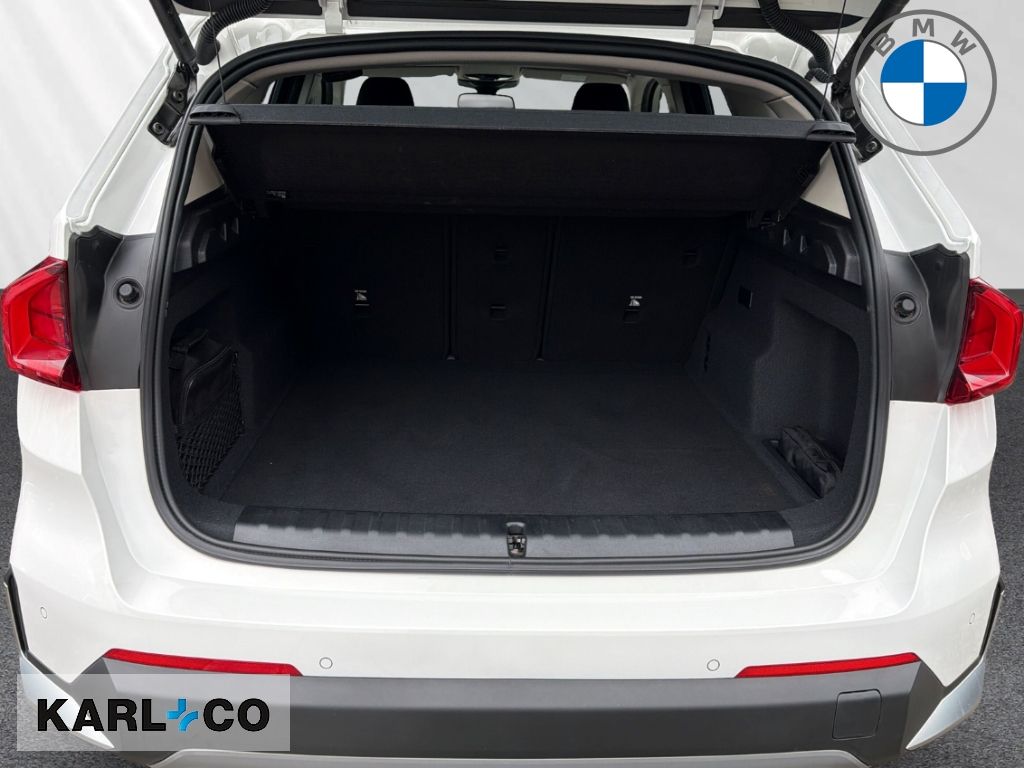 BMW iX1 20 eDrive  Park-Assistent Active Guard LED foto 14