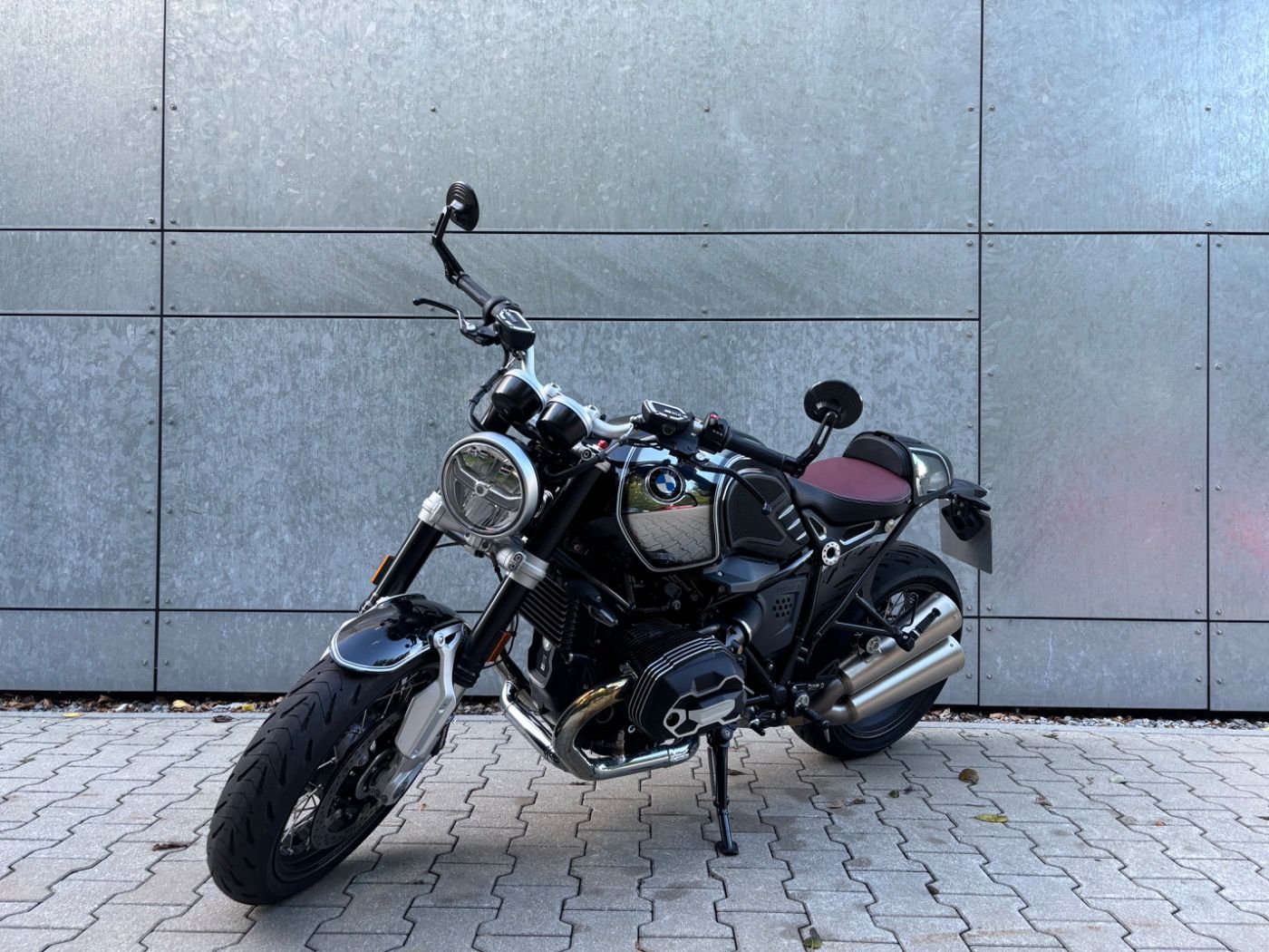 Fahrzeugabbildung BMW R nine T 100 Jahre Edition Oil Inclusive
