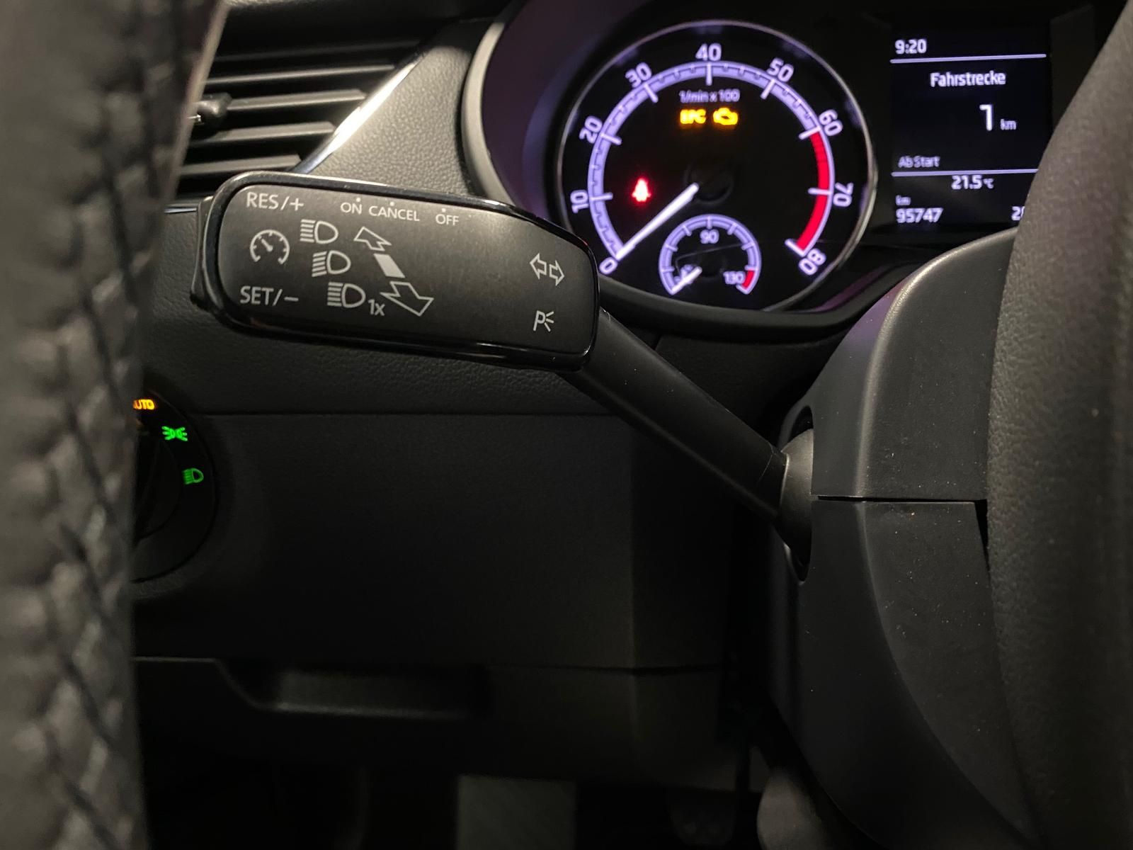 Fahrzeugabbildung SKODA Octavia Ambition 1.5 TSI APP+KLIMA+PDC+SITZHEIZ+