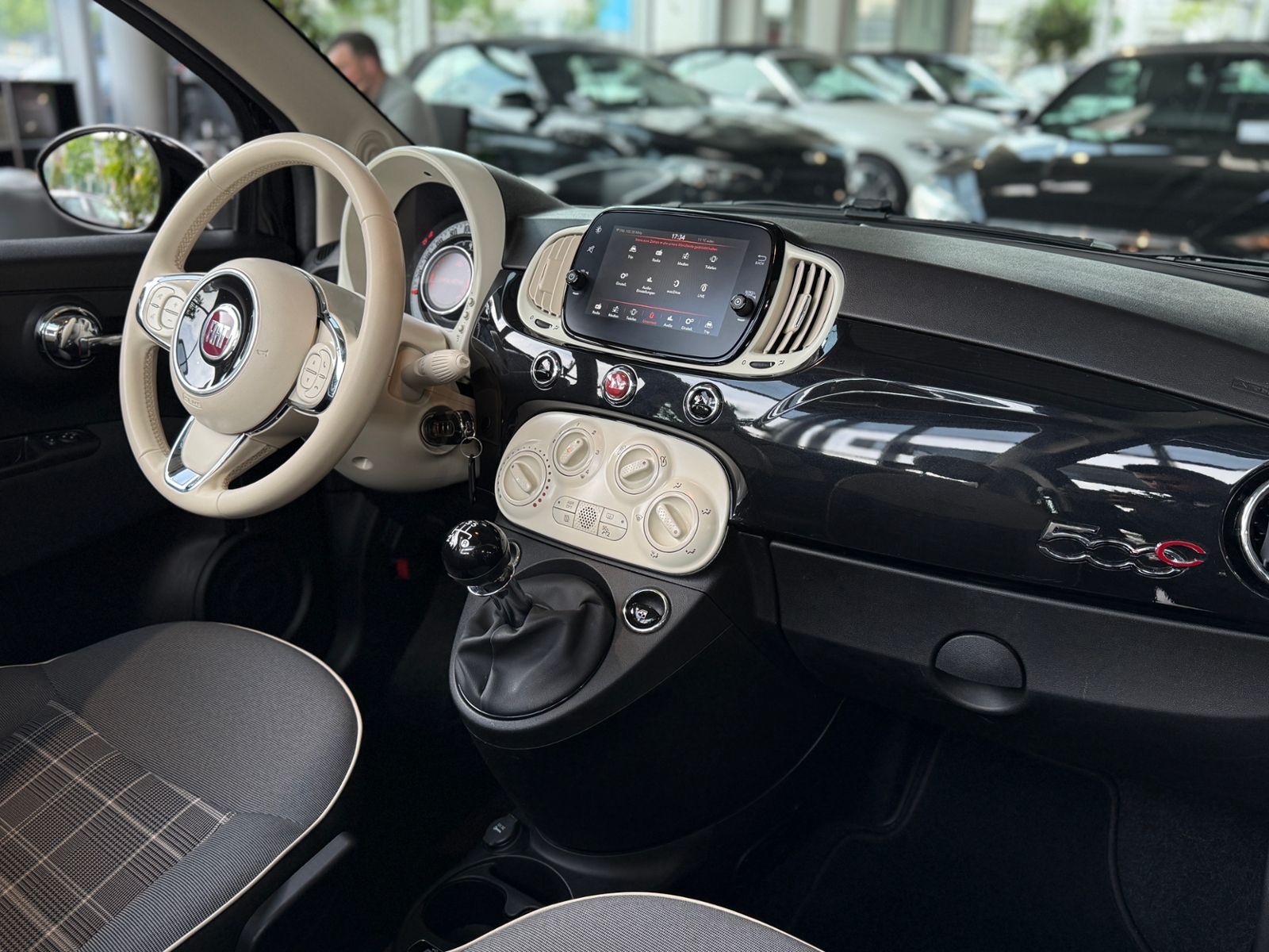 Fahrzeugabbildung Fiat 500C Lounge NAVI PDC ALU