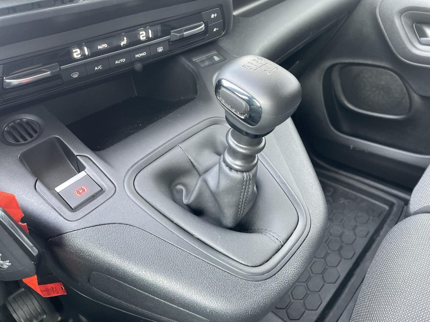 Peugeot Partner 1,5 BlueHDi 130 Premium Klima PDC Tempom