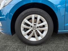 Fahrzeugabbildung Volkswagen Touran Comf. DSG Navi Sitzh Pano AHK Kamera