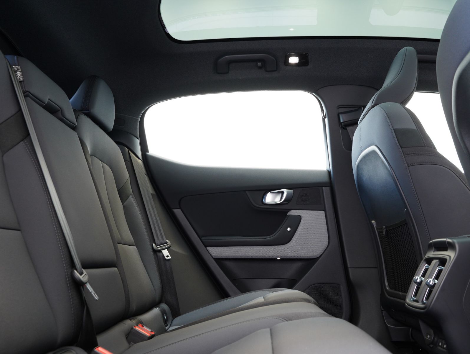 Fahrzeugabbildung Polestar 2 Standard Range Single PLUS-PAKET/PANO/AHK