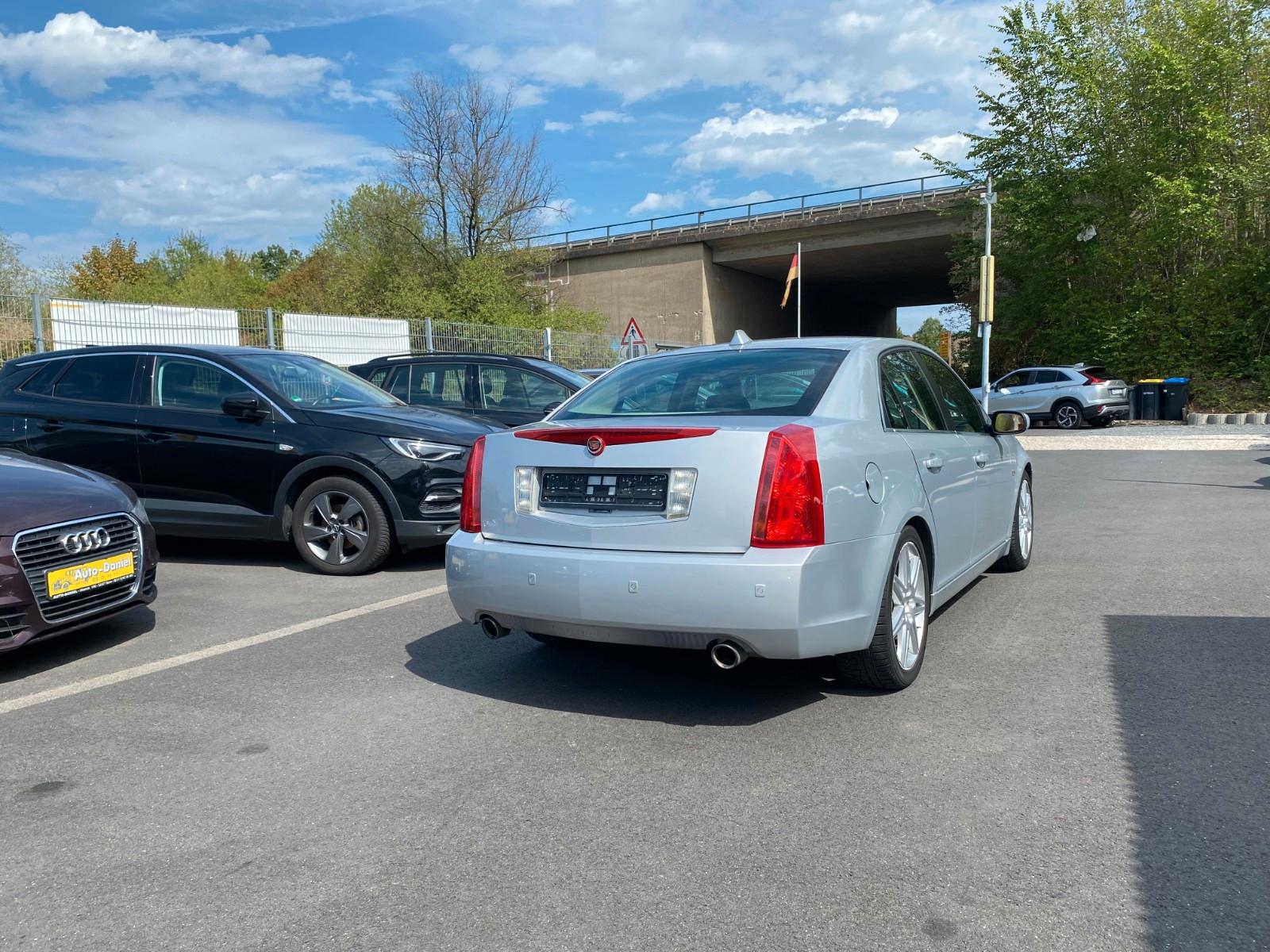Cadillac BLS Leder Xenon. Allwetter TÜV