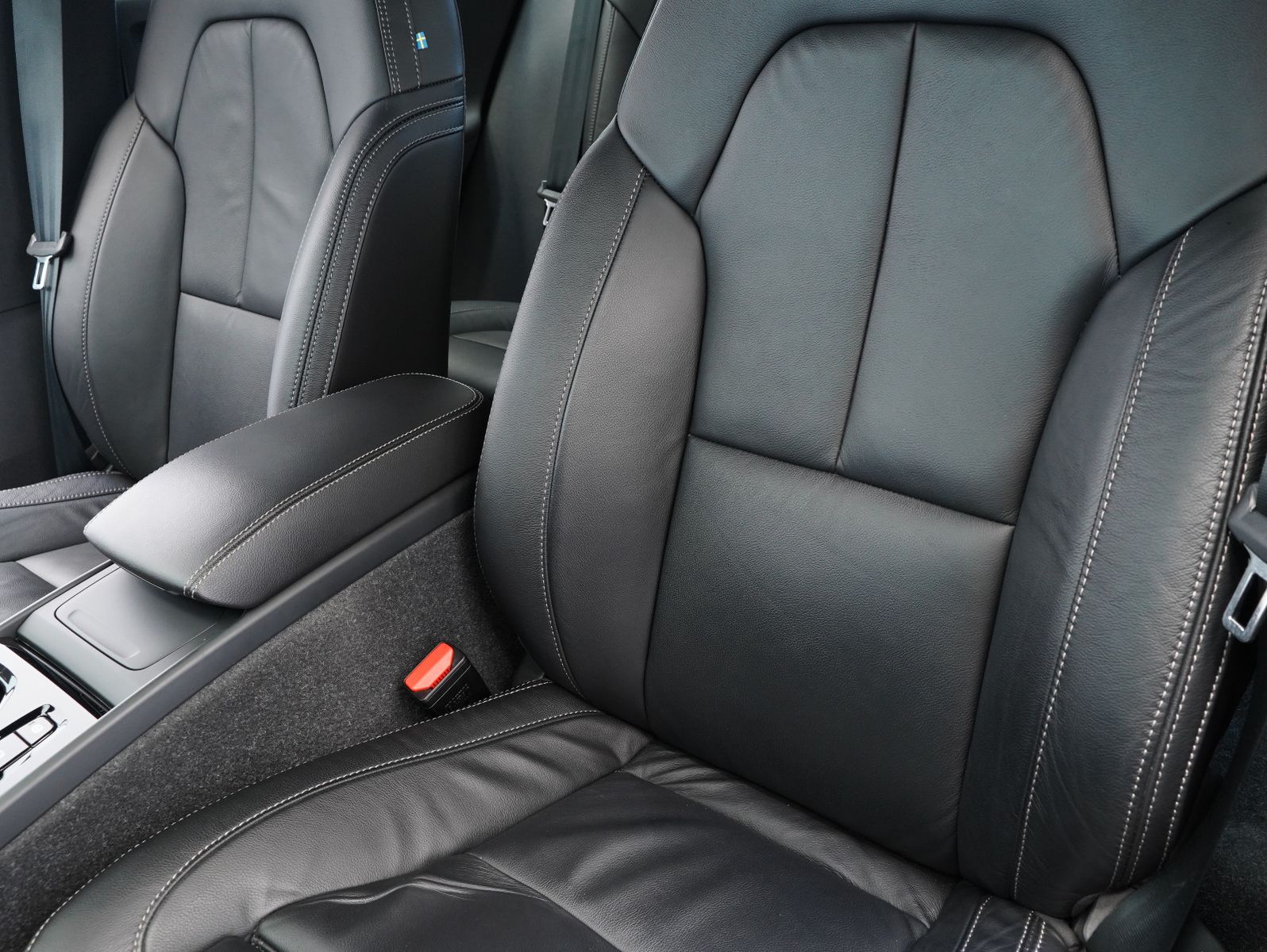 Fahrzeugabbildung Volvo XC40 B4 B R Design LED/NAVI/ACC/LEDER/360°