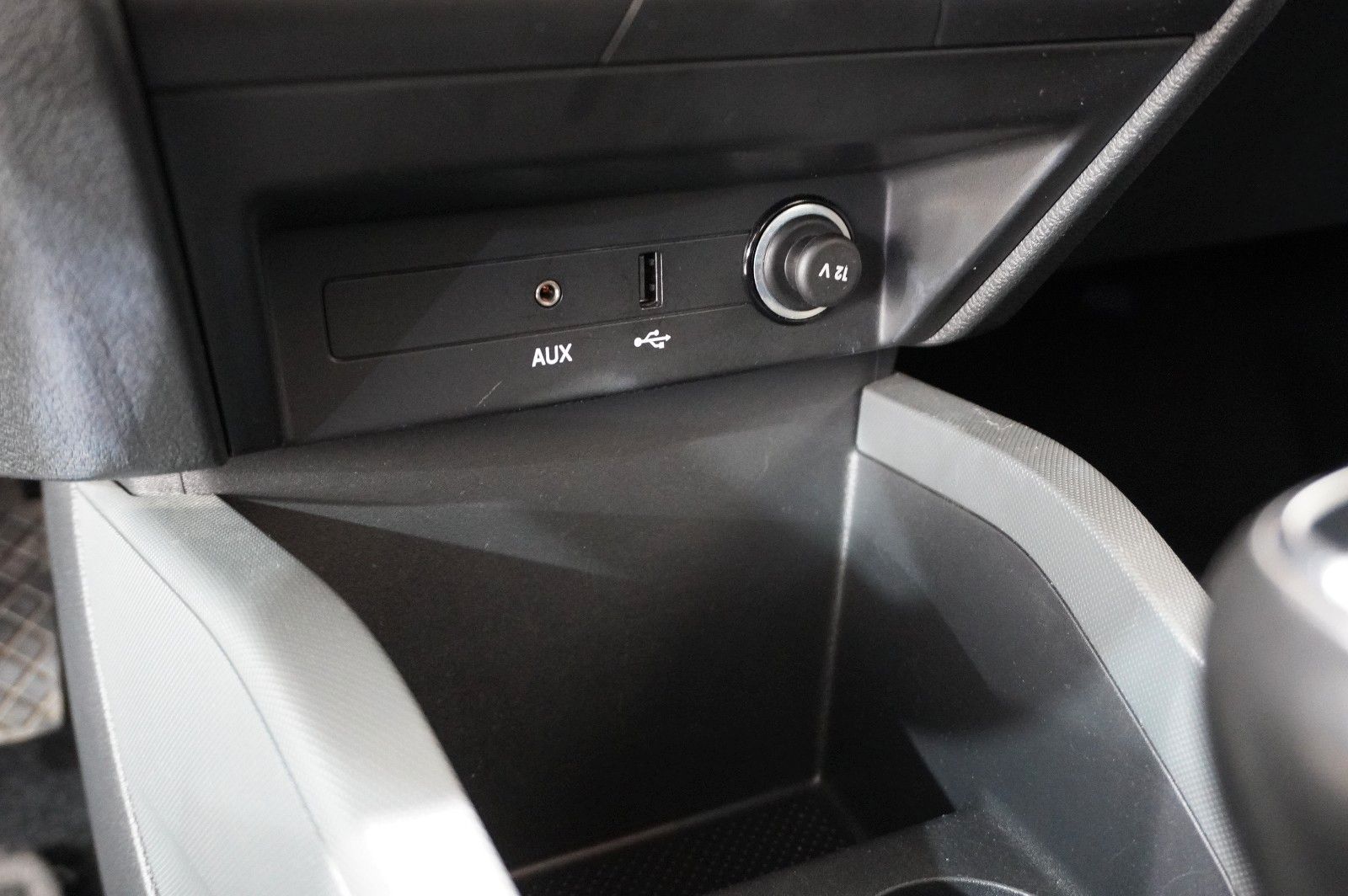 Fahrzeugabbildung SKODA Fabia LIM. 1.0 ACTIVE KLIMA/NEBEL/USB/AHK