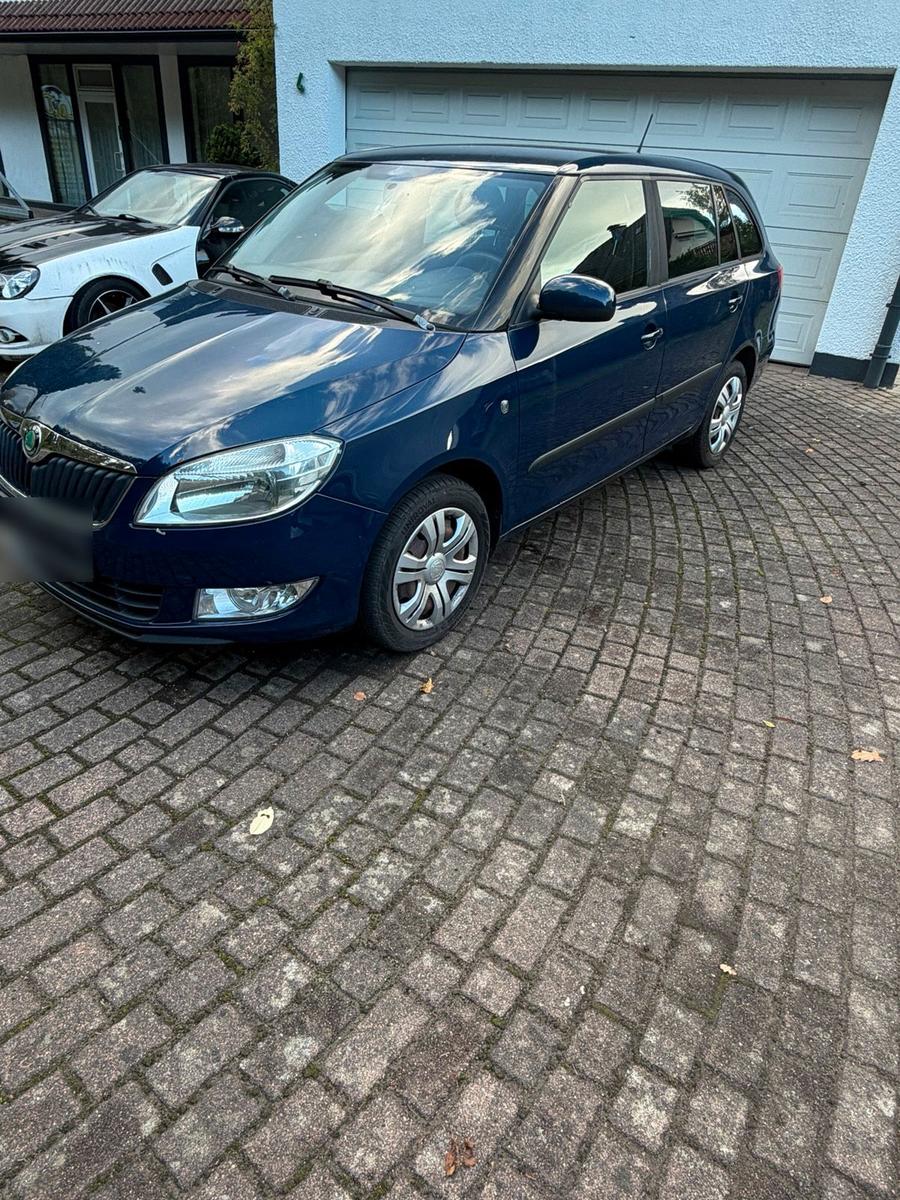 Skoda Fabia 2012 — двигун 69 HP (51kW)