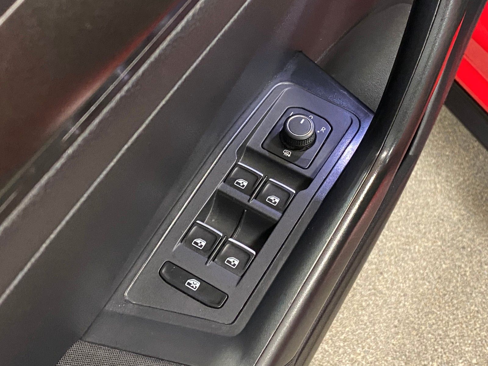 Fahrzeugabbildung Volkswagen T-Roc 1.0 TSI Style+NAVIGATION+SHZ+PDC+17"ALU+++
