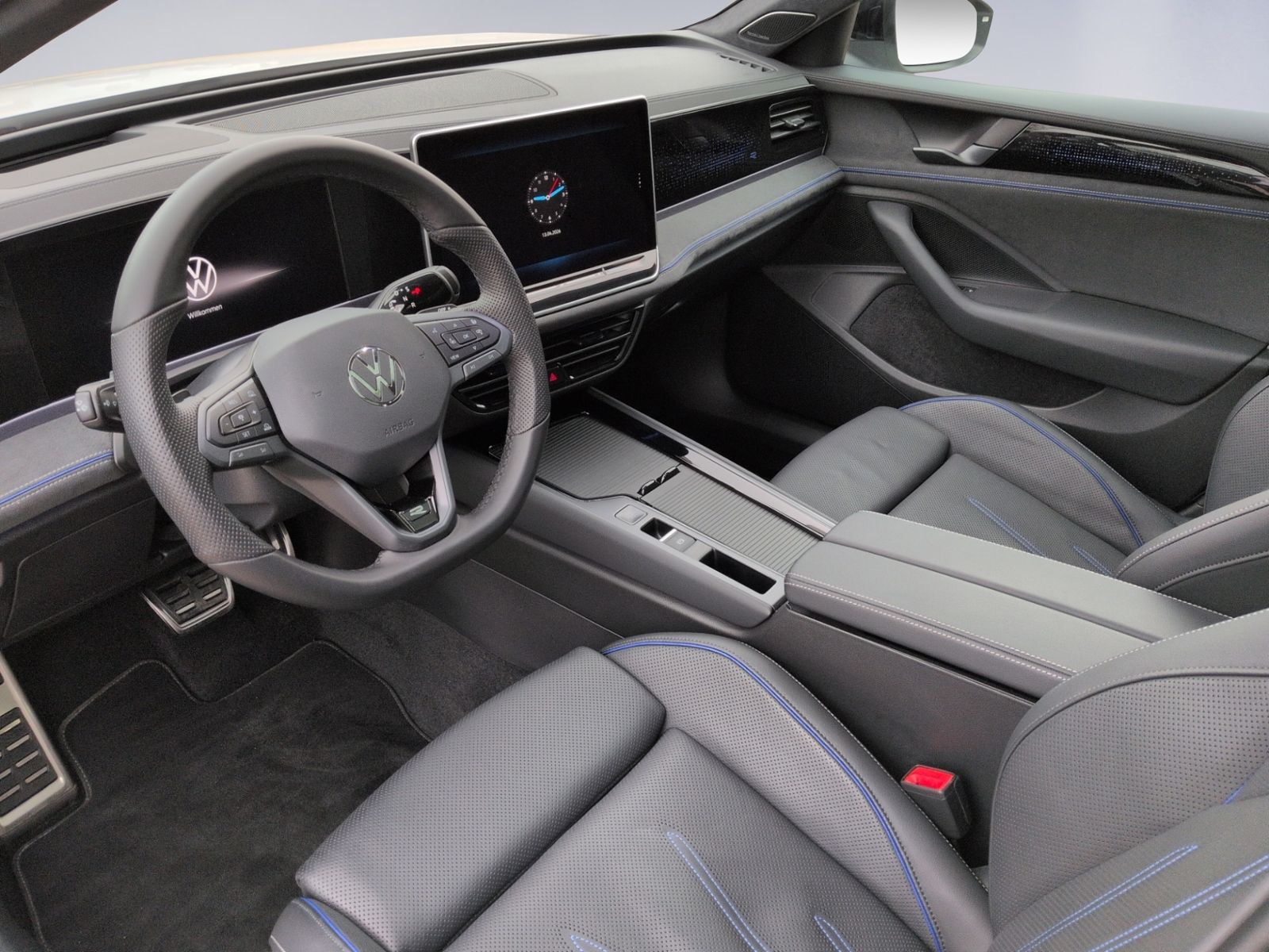 Passat R-Line 2.0 TDI 4MO DSG STHZ+PANO+AHK+