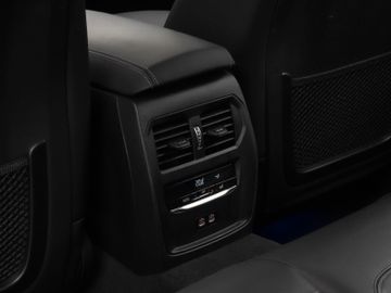 Fahrzeugabbildung BMW 320d xD Sport Line Kamera Laser HiFi AHK Komfort