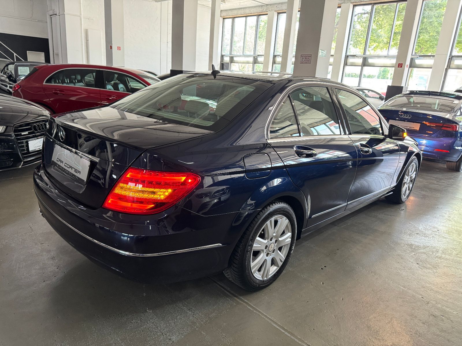 Fahrzeugabbildung Mercedes-Benz C 250 CGI BE 7GT ELEGANCE COMAND ILS KAMERA 1.VB