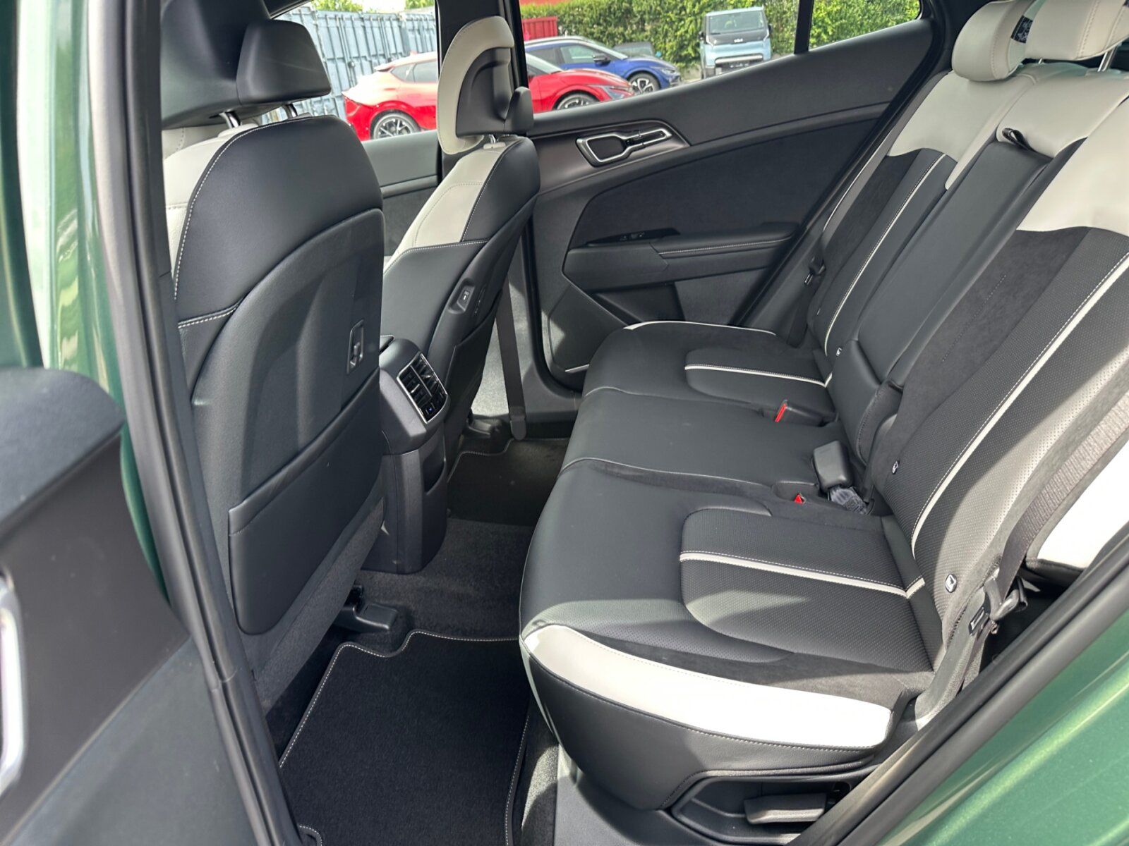 Fahrzeugabbildung Kia SPORTAGE GT Line 1.6T AWD DCT SD GD DRI SOUN LED