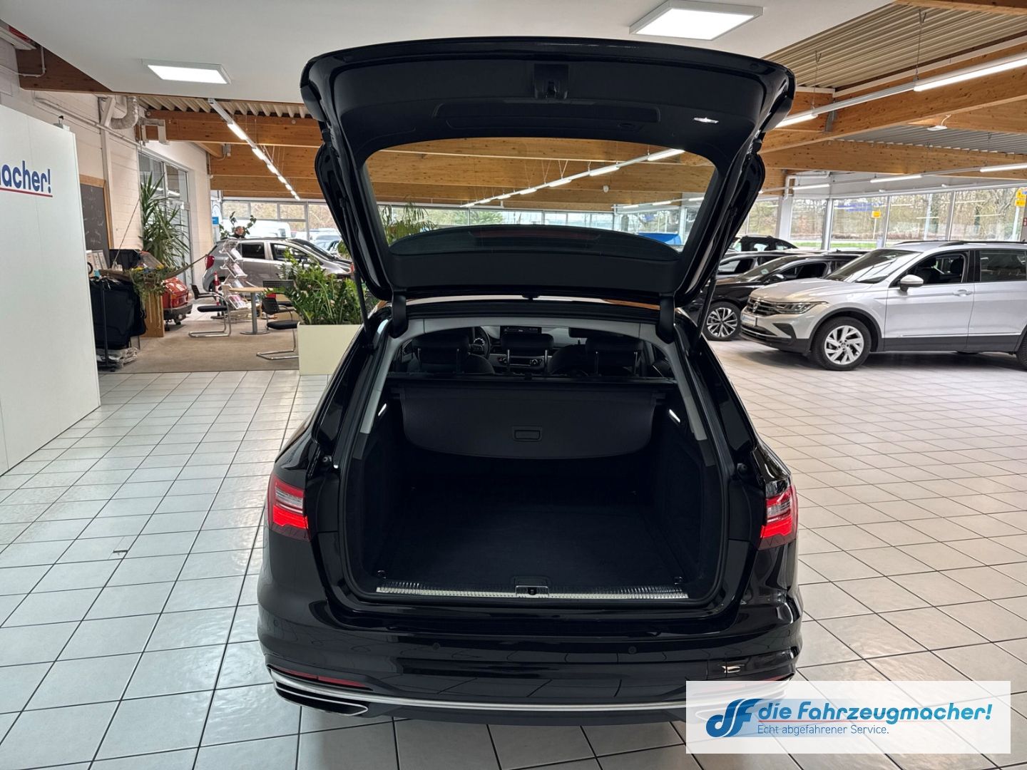 Fahrzeugabbildung Audi A4 Avant 35 TDI advanced 2.0 Navi LED 3-Zonen-Kl