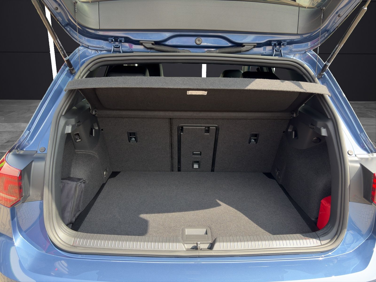 Fahrzeugabbildung Volkswagen Golf VIII EDITION 50 Matrix Navi ACC AHK PANO HU