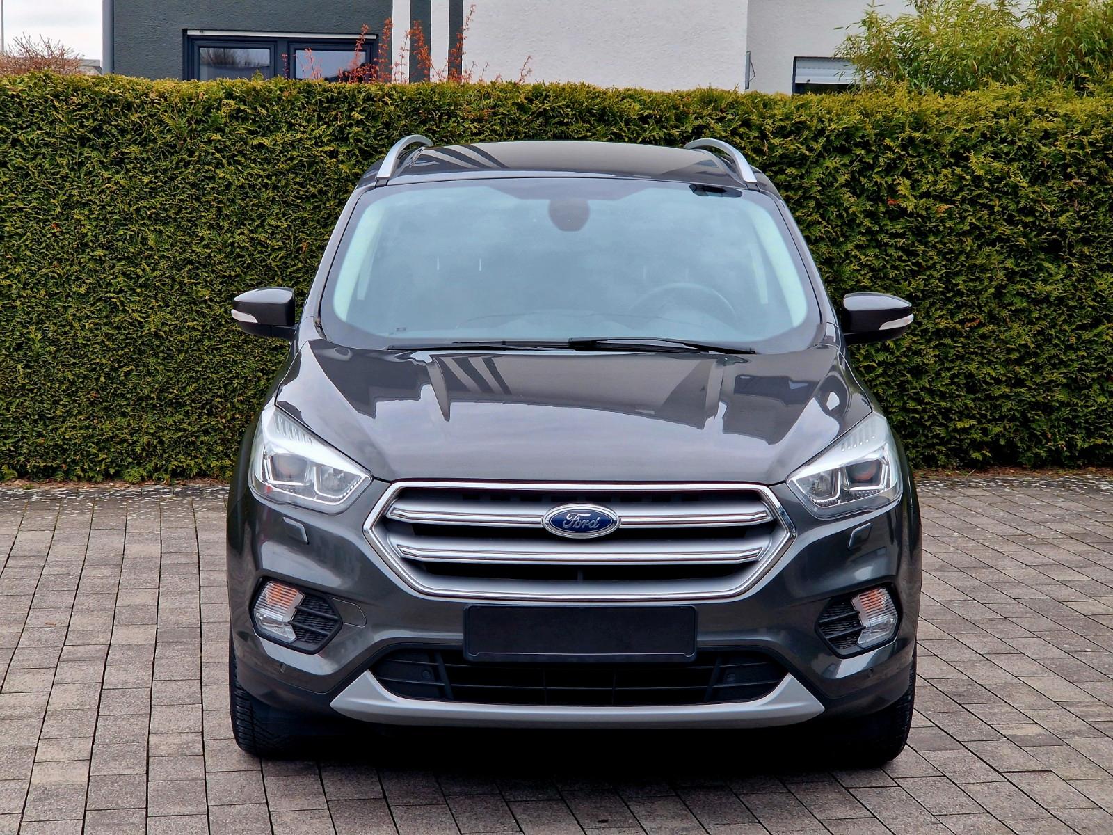 Ford Kuga Titanium (Navi, Sitzheizung, Chrom-Paket)