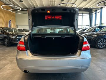 MYAUTOCENTER – Gebraucht- und Jahreswagen mit Werkstattservice in Pfaffenhofen Mercedes-Benz E 200 *AHK*Abstandstempo*Teilleder*Szhz*