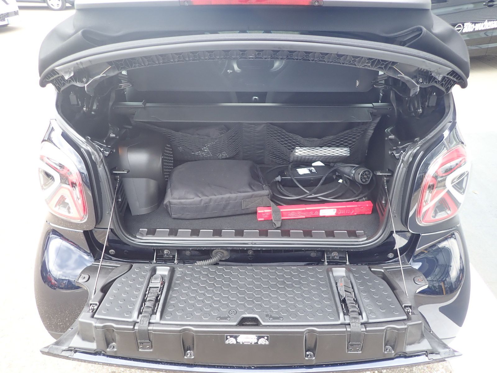 Fahrzeugabbildung Smart ForTwo cabrio EQ electric drive
