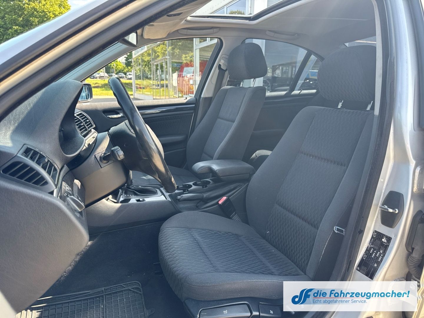 Fahrzeugabbildung BMW 318 i Klimaautom SD PDC Alu Sportfahrwerk Multif