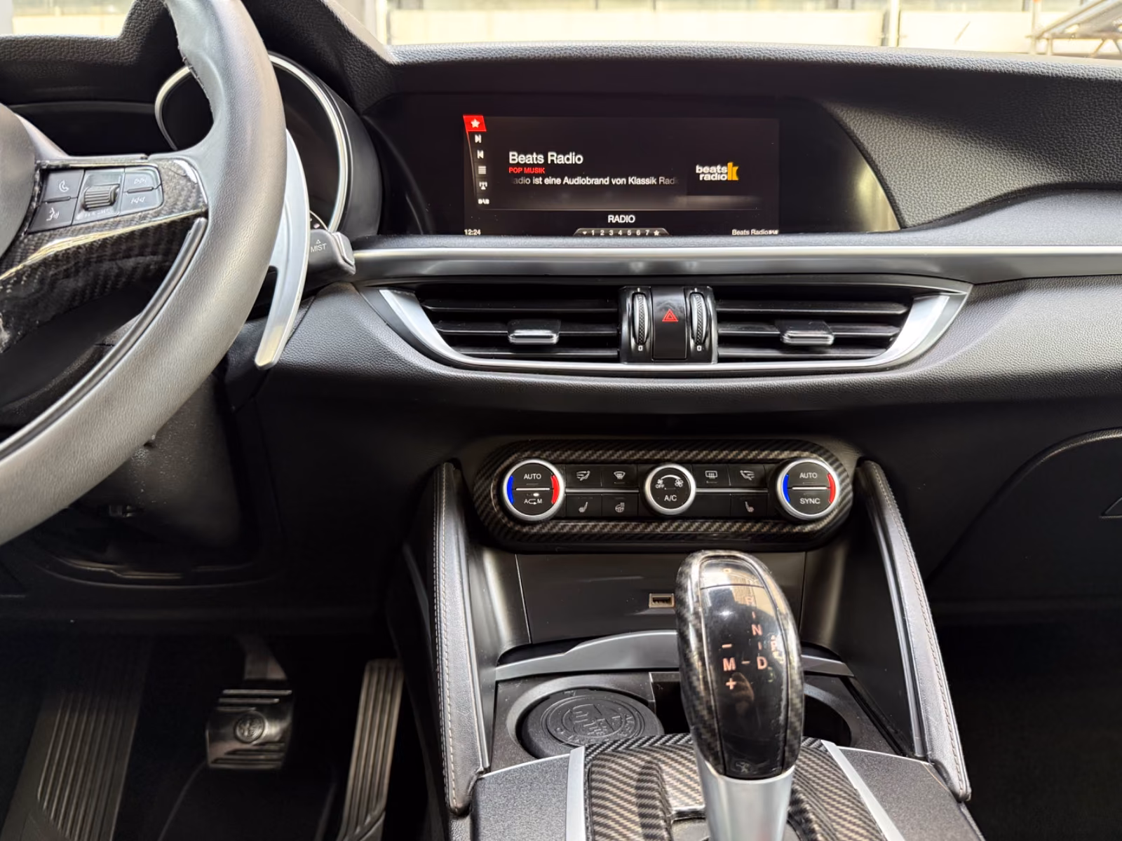 ALFA ROMEO STELVIO 2.2 DIESEL Q4 209ch SUPER - INTÉRIEUR CUIR - GPS - CAMÉRA - SIÈGES CHAUFFANTS ÉLECTRIQUES
