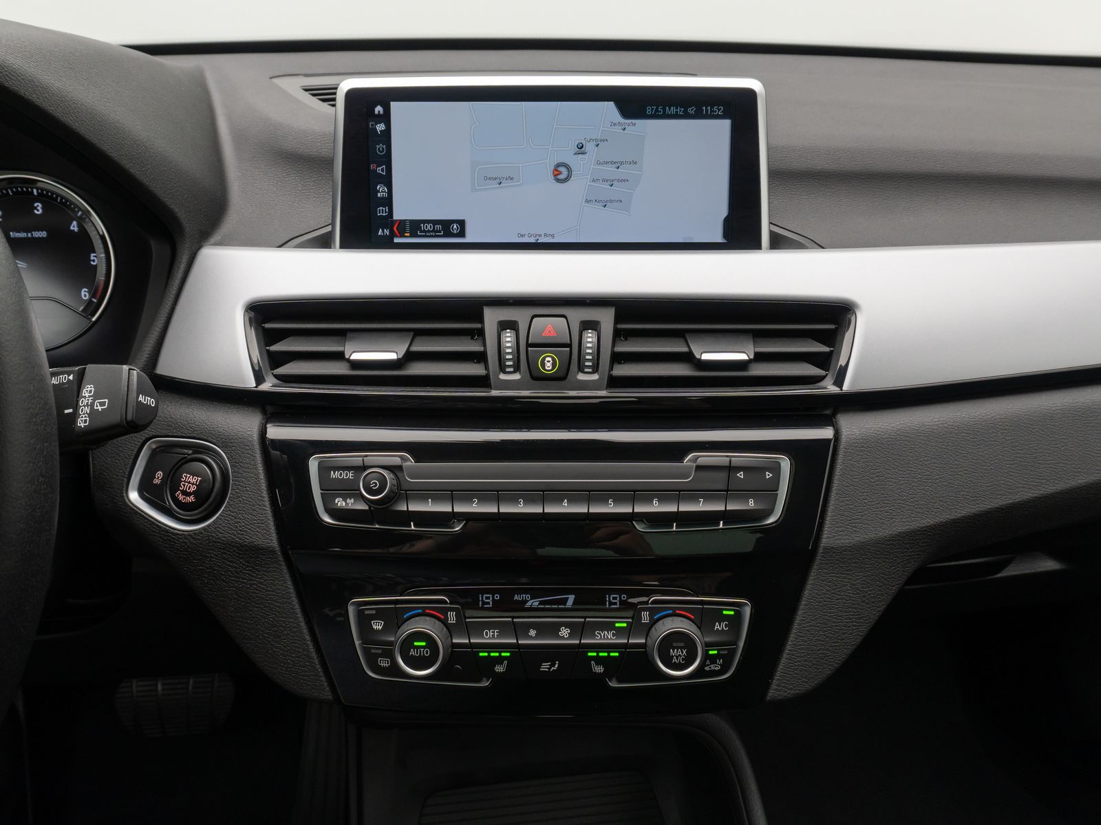 Fahrzeugabbildung BMW X1 xD18d Navi DAB Lordos GeschwindigReg Panorama