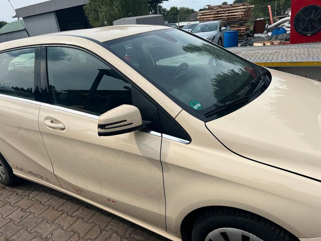 Mercedes-Benz B 200