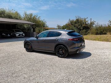 Alfa-Romeo Stelvio - 8
