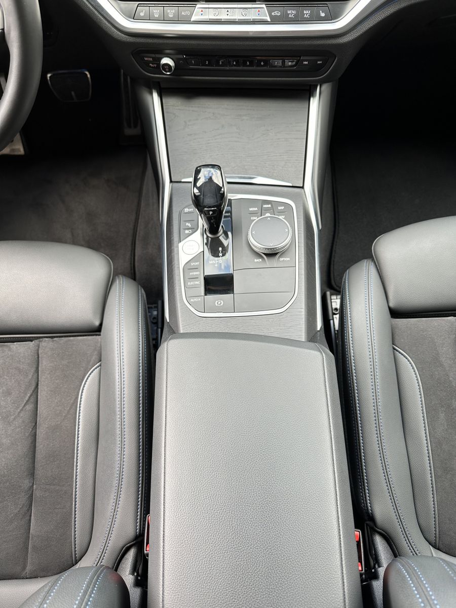 Fahrzeugabbildung BMW 330e Touring M-Sport NAV+LED+ACC+LIVE-COCKPIT+PP