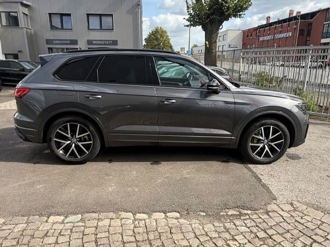 Fahrzeugabbildung Volkswagen Touareg R-Line 4Motion