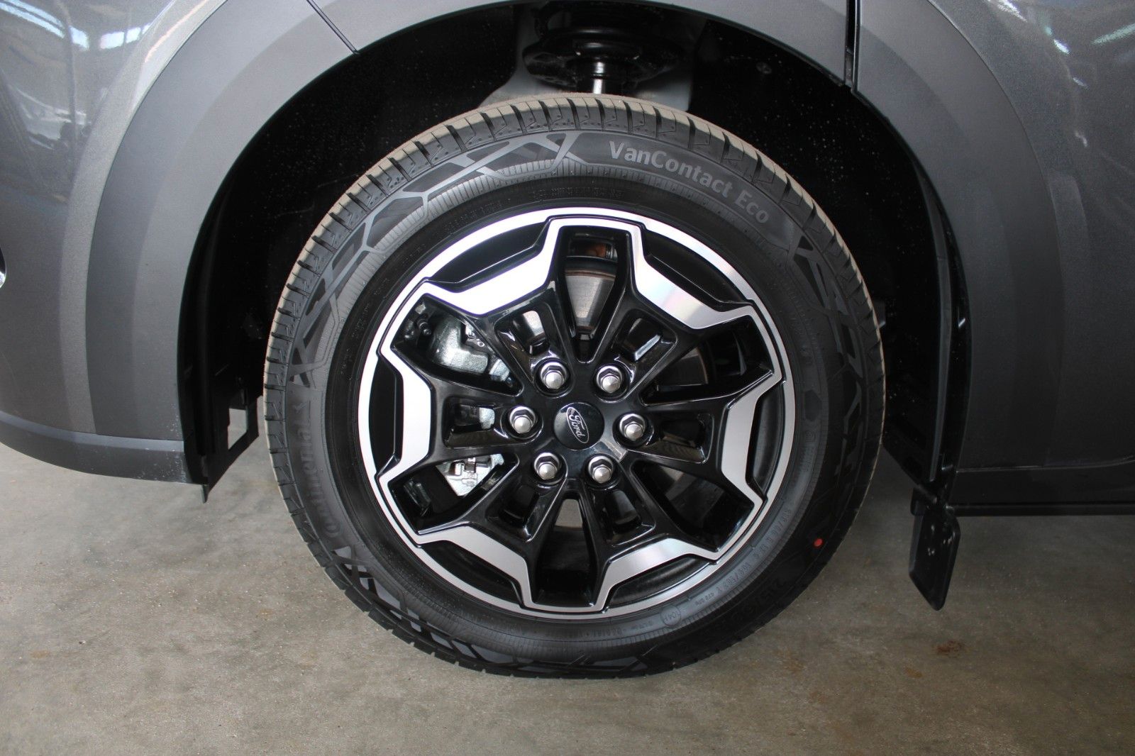 Fahrzeugabbildung Ford Tourneo Custom L1 Active AWD Automatik AHK STDHZ