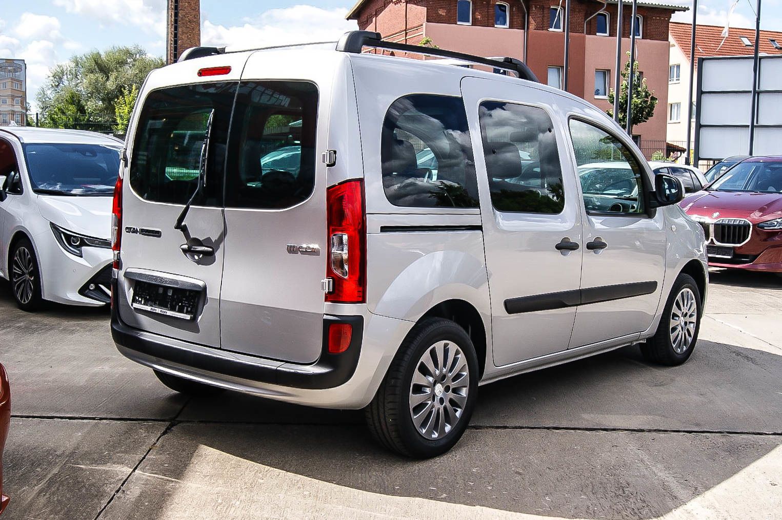 Fahrzeugabbildung Mercedes-Benz Citan 111 CDI TOURER NAVI KAMERA 31.300 km 1HAND