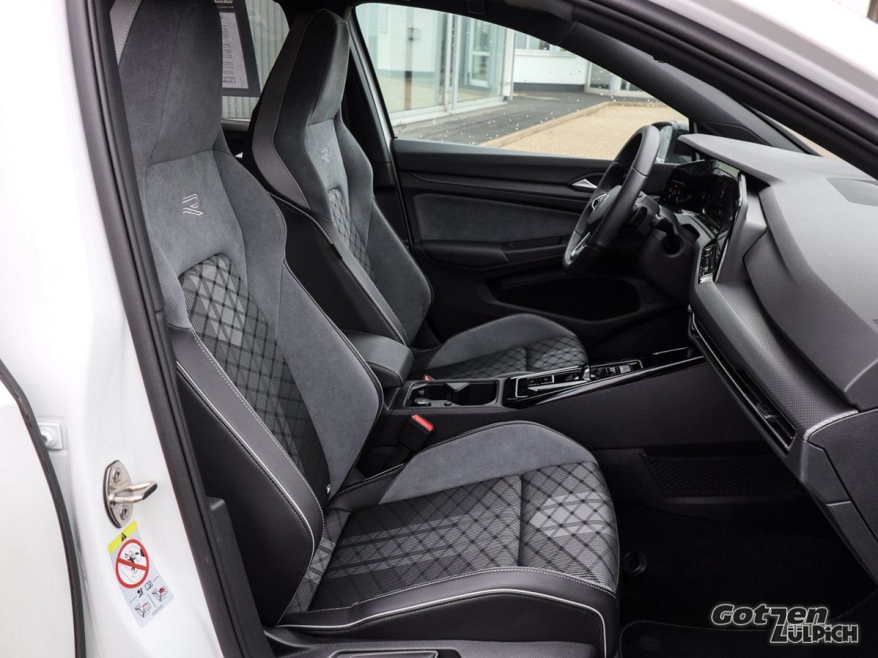 Fahrzeugabbildung Volkswagen Golf VIII R-Line 1.5 eTSI DSG Klima Navi LED