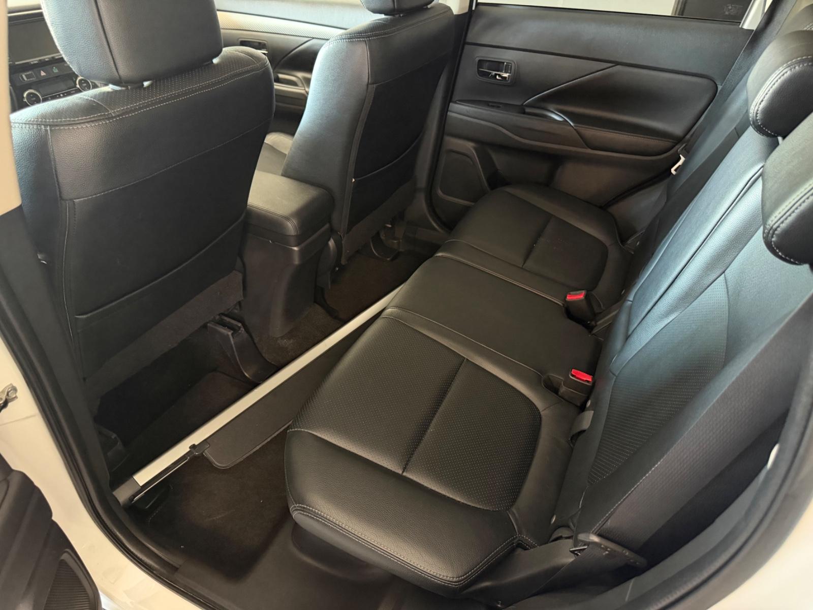 Mitsubishi Outlander Intense Premium  4WD °7Sitze/Leder/Nav