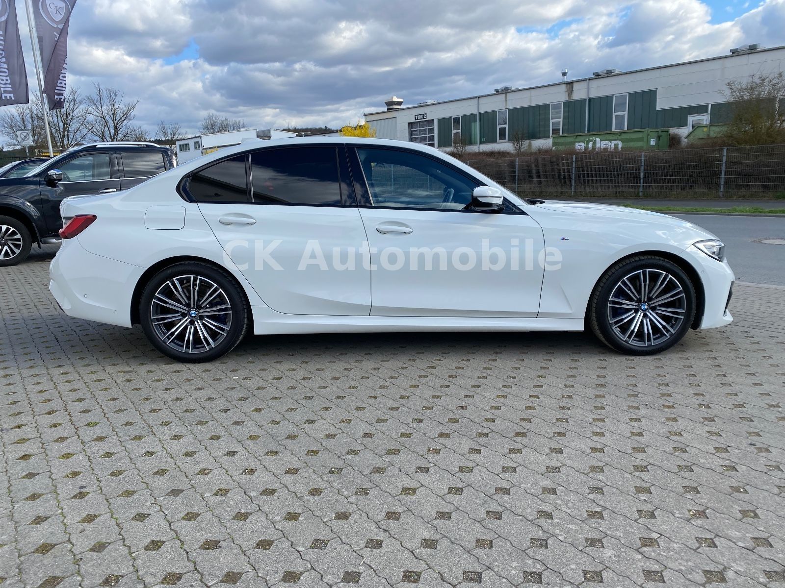 Fahrzeugabbildung BMW 320d Lim. M-Sport/Shadow-Line/Navi/Leder/LED/Kam