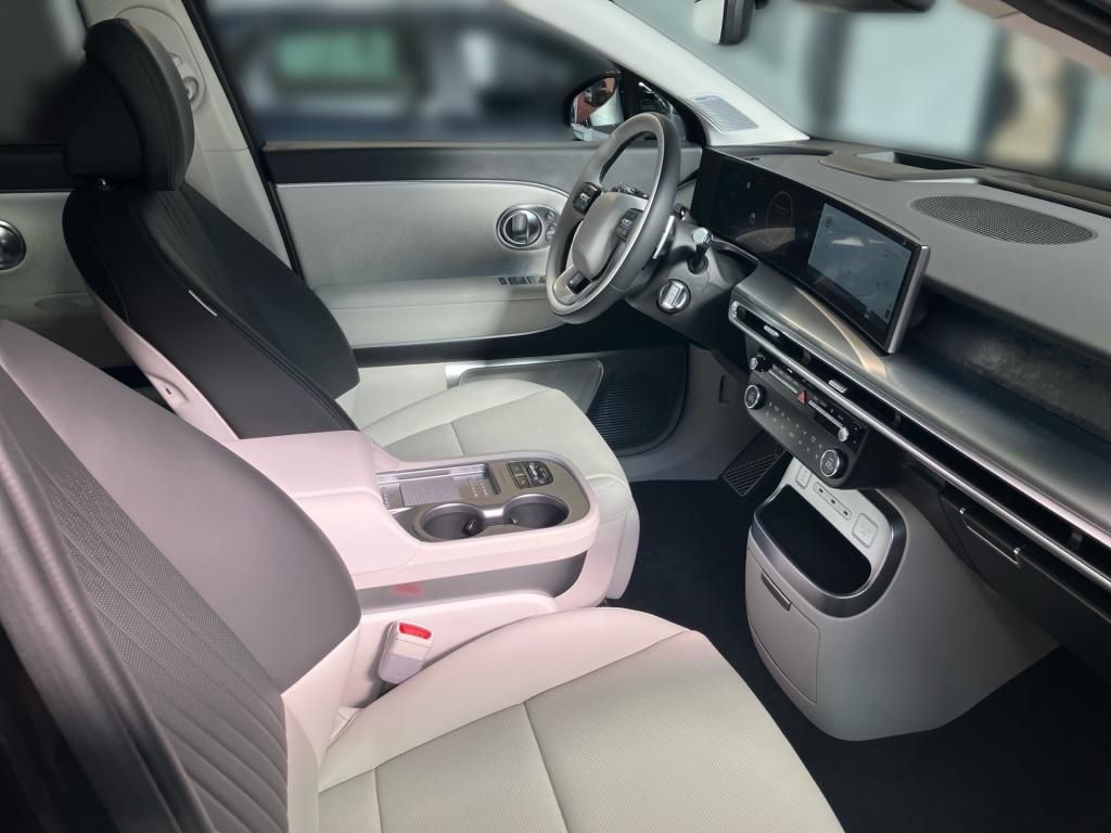 Fahrzeugabbildung Hyundai IONIQ 9 (6-Sitzer) 4WD 110kWh Uniq Pano HUD PDC