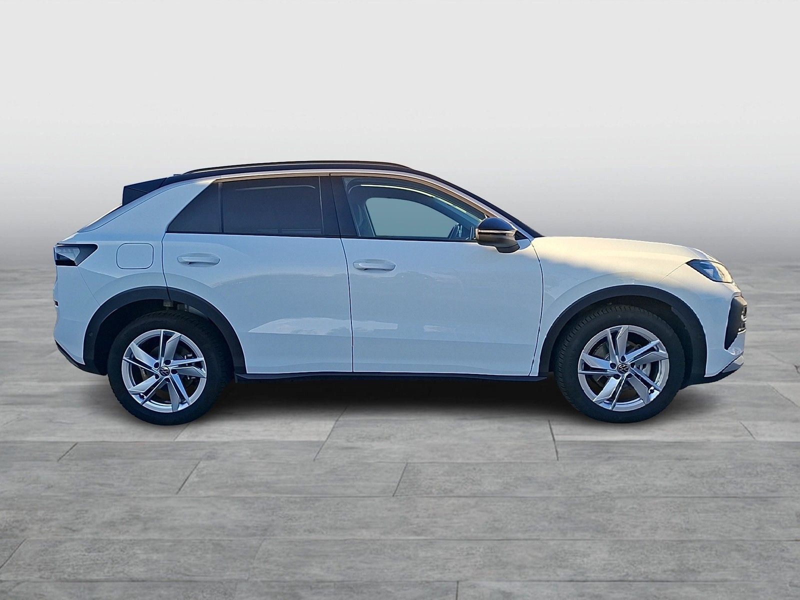 Fahrzeugabbildung Volkswagen T-Roc eTSI  Life DSG LEDplus Navi AID ACC RFK SH