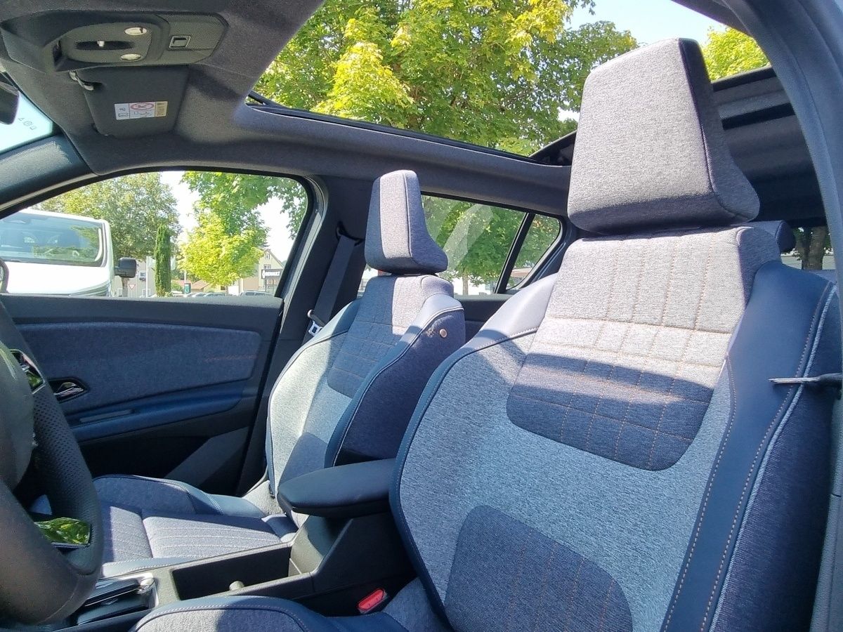 Fahrzeugabbildung Renault R 4 E-Tech Techno "plein sud" 150 Comfort Range