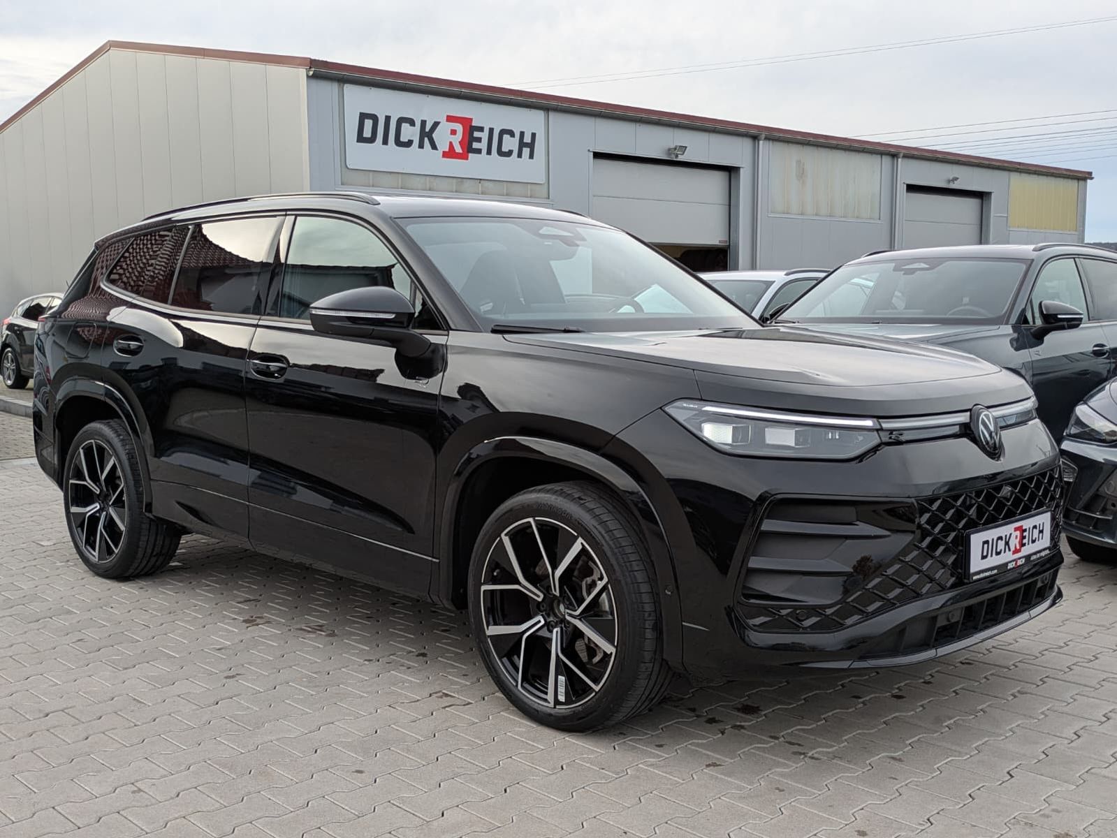 Fahrzeugabbildung Volkswagen Tayron 2.0 TDI 4M R-Line 7Si*MATRIX*AHK*PANO*HUD