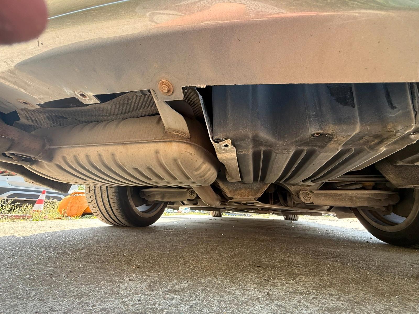 BMW 330 2011 — photo 19