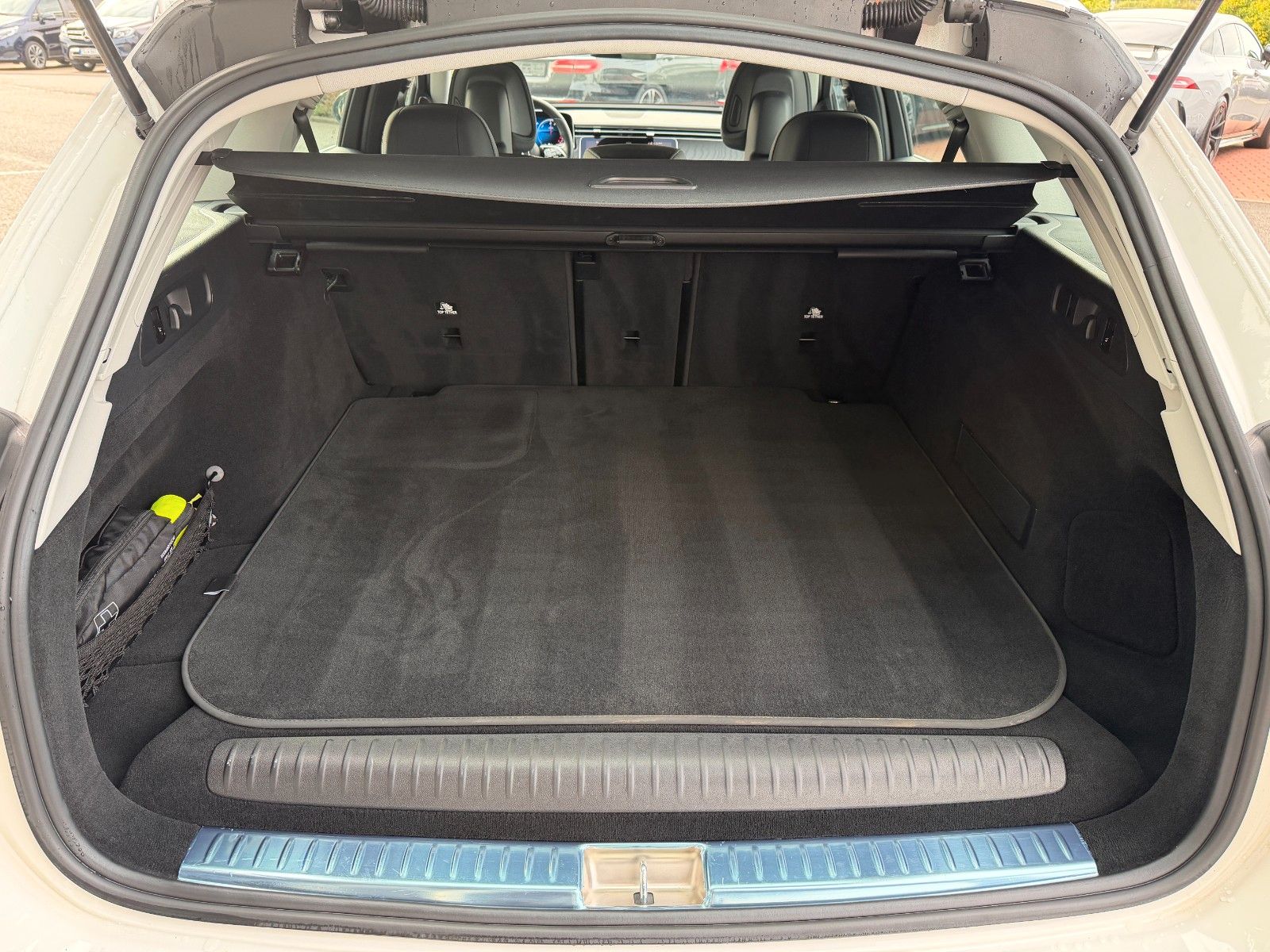 Fahrzeugabbildung Mercedes-Benz E 300de Avantgarde AHK+Distr+Memory+360+DigitalL