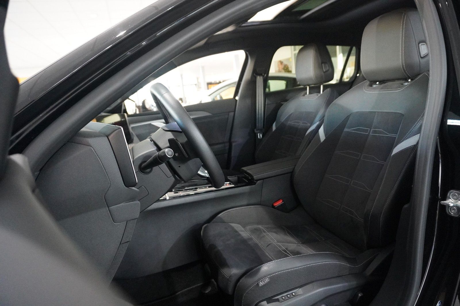 Fahrzeugabbildung Opel Astra L ST 1.2T ULTIMATE NAVI/LED/360°/HUD/AHK