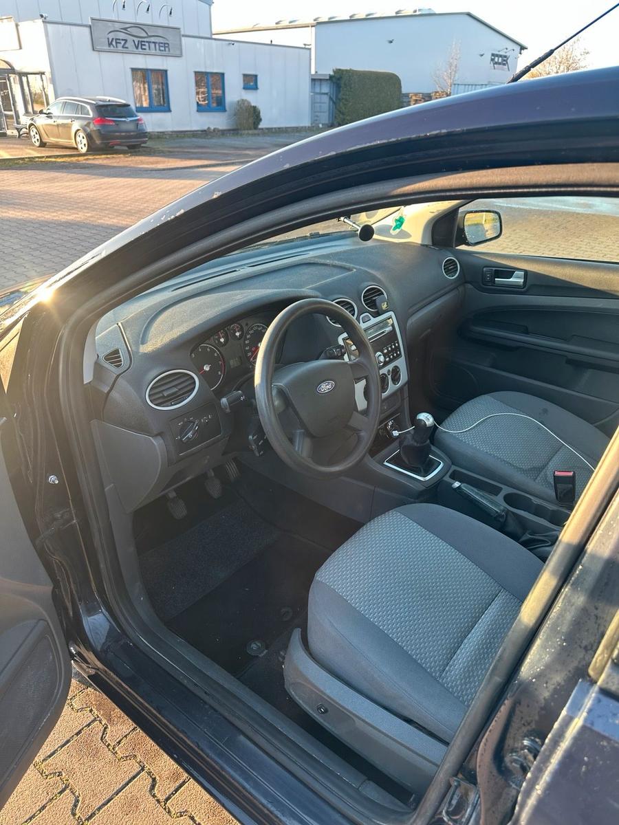 Ford Focus 2006 — interior