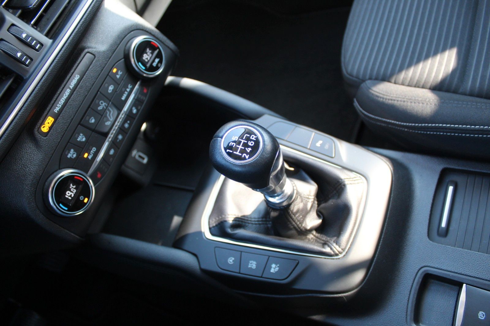 Fahrzeugabbildung Ford Focus Turnier Titanium Navi*Sitzh.PDC