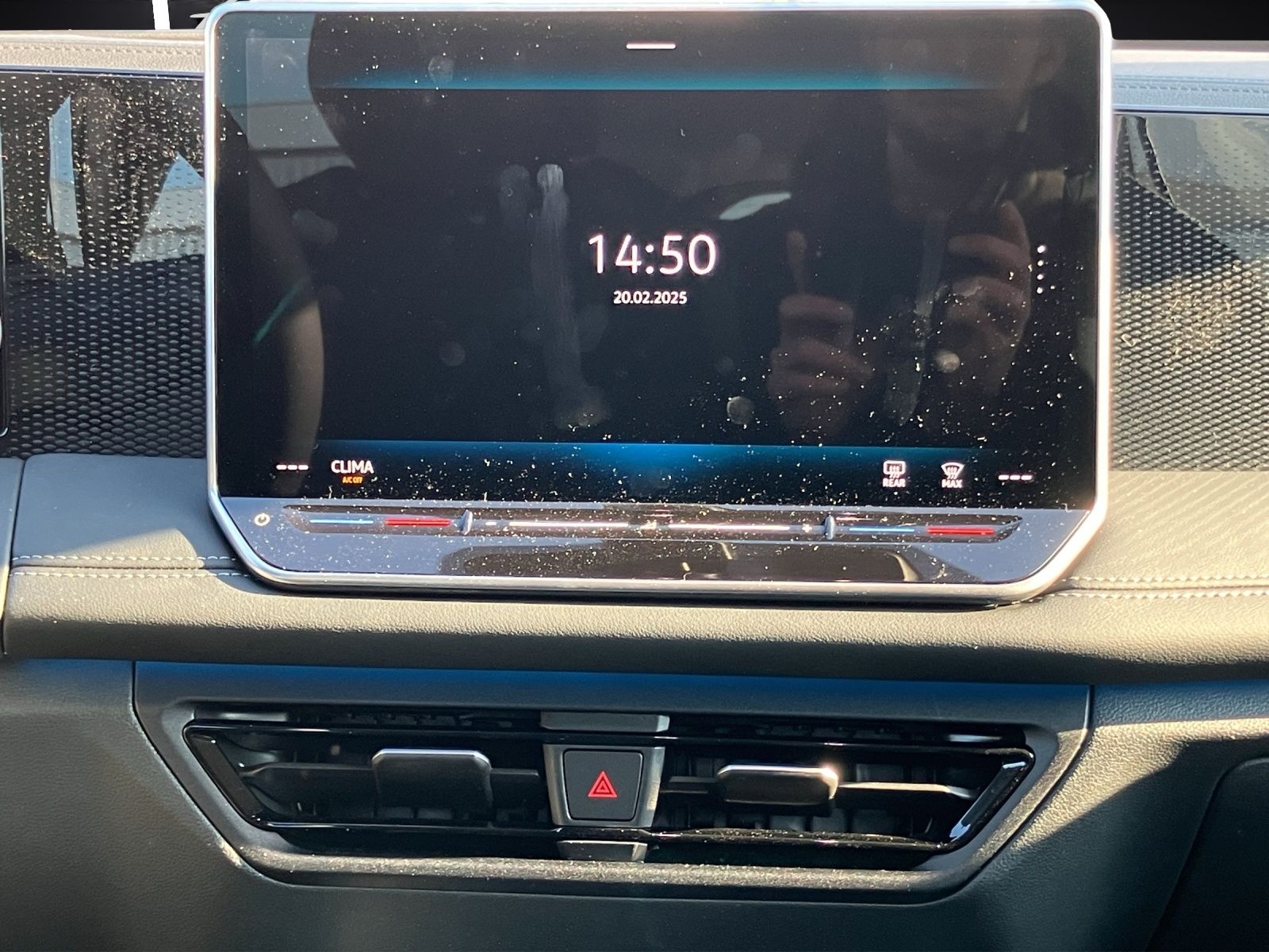 Fahrzeugabbildung Volkswagen Tiguan 1.5 e Life DSG LED ACC RearView Ambiente