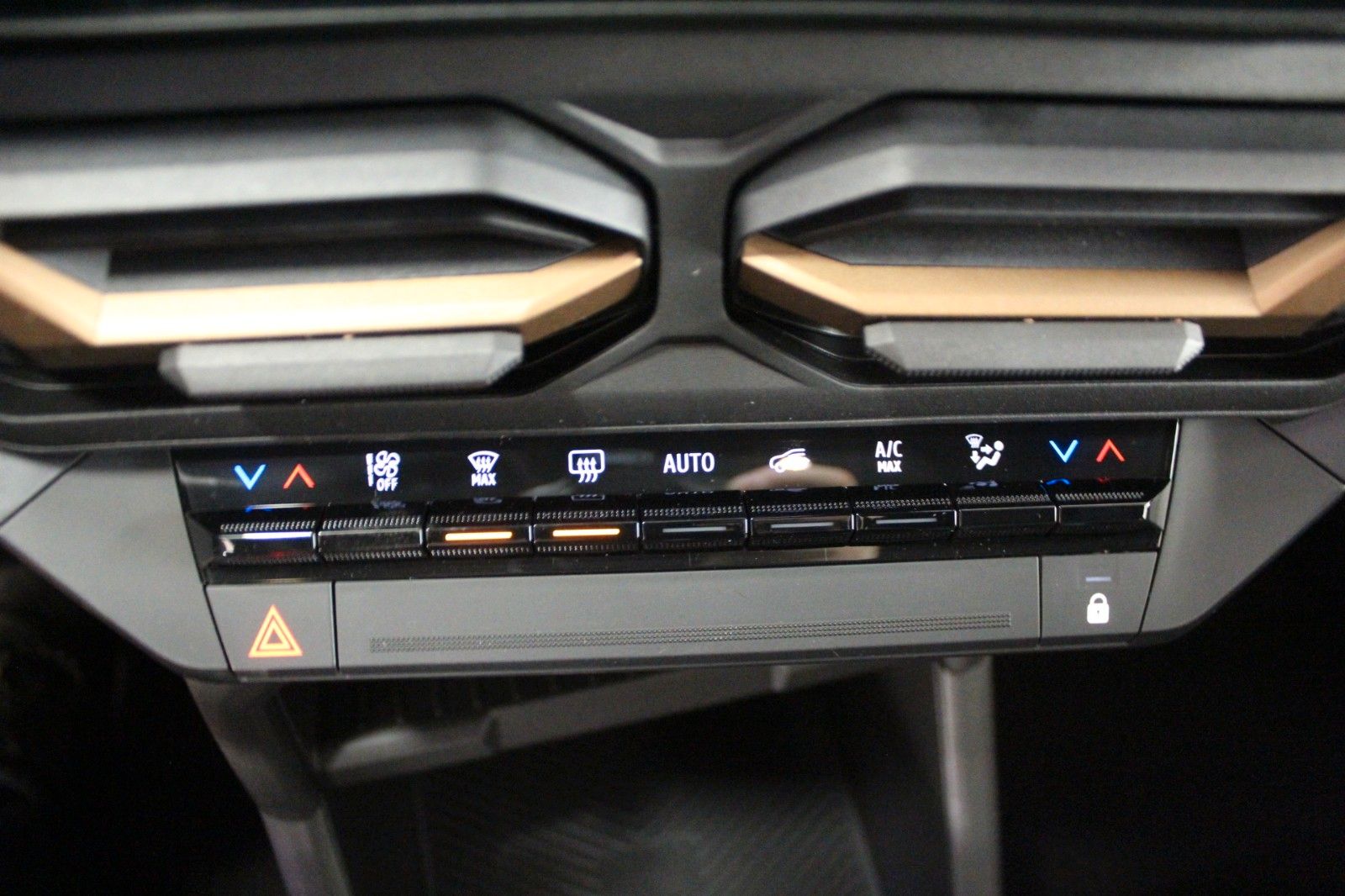 Fahrzeugabbildung Dacia Bigster mild hybrid-G 140 Extreme *Winter-Paket*